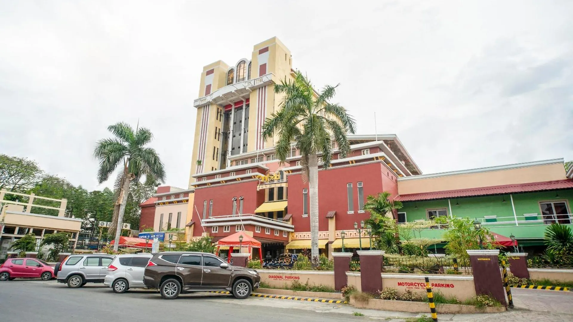 Capital O 460 World Palace Hotel location